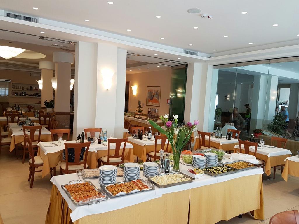 Hotel Pineta Sottomarina Eksteriør bilde